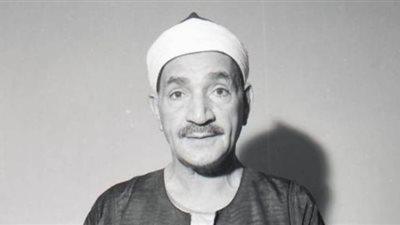 الشيخ طه الفشني.. صوت ملائكي يطرب القلوب.. مسيرة حافلة وتاريخ ناصع في الإنشاد.. الصدفة تقوده للإذاعة.. وعلي محمود يعتبره خليفته
