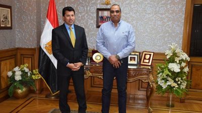 وزير الرياضة يشكر نائب رئيس اتحاد الغوص بعد تبرعه بمليون جنيه لمواجهة كورونا