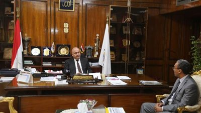 محافظ قنا: إحلال وتجديد ١٠ ماكينات غسيل كلوي بمستشفى قنا العام