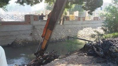 تطهير الترع والمصارف لضمان وصول المياه لنهاية الترع بكميات مناسبة بقرى أسيوط