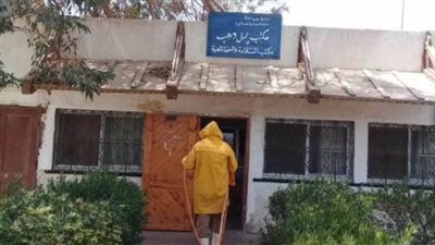 جنوب سيناء تستكمل جهودها في أعمال الرش والتطهير بمدينة دهب | صور