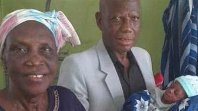 بعد 43 عاما.. سيدة تنجب توأما في سن الـ68