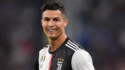 مسئول نيجيري يطالب كريستيانو رونالدو بوضع اسمه على ملعب برشلونة