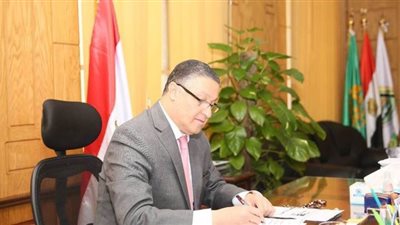 قيادات جامعة بنها تتبرع بـ 20% من مكافآتها لصندوق تحيا مصر