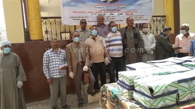 جامعة جنوب الوادى توزع 600 كرتونة غذائية علي القرى الأكثر احتياجاً |صور