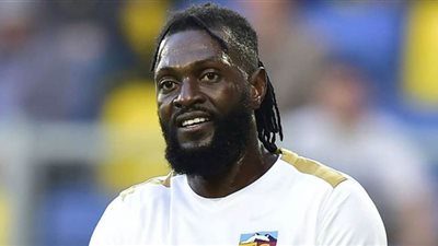 انتقادات لاذعة لأديبايور بعد تصريحاته الرافضة للتبرع بسبب كورونا