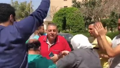 رقص مع متعافين من كورونا.. مقطع فيديو يتسبب في إقالة مدير مستشفى بالغربية