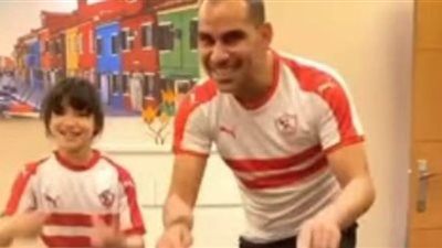 أحمد عيد يحتفل بقدوم رمضان بأغنية للزمالك مع نجلته على تيك توك| فيديو