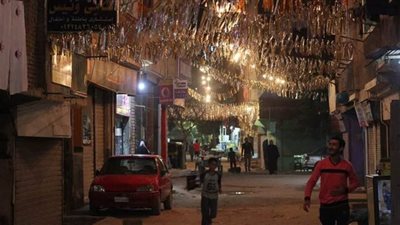 ٢٠ صورة ترصد فرحة تعليق زينة رمضان بالمرج