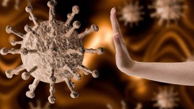 مسئول أمريكي: أشعة الشمس والحرارة والرطوبة تضعف فيروس كورونا