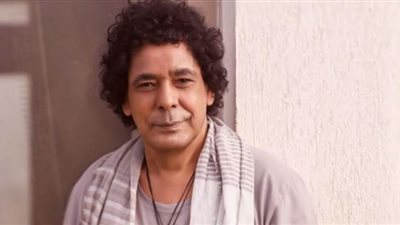 محمد منير: أعيش في عزل منزلي عكس طبيعتي