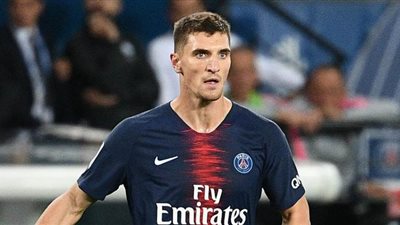 مورينيو يفاوض ظهير باريس سان جيرمان للانضمام إلى توتنهام