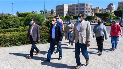 محافظ الإسكندرية يتابع إصلاح ماسورة مياه بالعجمي بعد انقطاع 13 ساعة