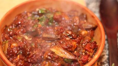 لمحبي التنوع.. طريقة عمل طاجن بامية باللحم المفروم |فيديو