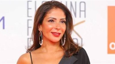 منى زكي توجه رسالة للفرق الطبية والعاملين بالمستشفيات | فيديو