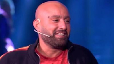 السقا يستعرض مهاراته في لعبة تسببت في 