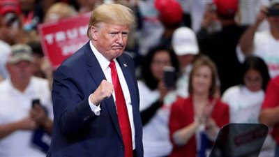 بعد أن وصفه بالمجنون.. ترامب يلغي متابعة بيرس مورجان على تويتر