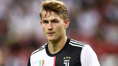 دي ليخت يعود لقائمة اهتمامات برشلونة من جديد