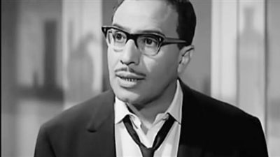 السر الحقيقي وراء عشق فؤاد المهندس للأحذية الحريمي في 