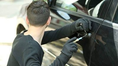 بأسلوب المفتاح.. ضبط عاطل ارتكب 4 وقائع سرقة سيارات بالأزبكية
