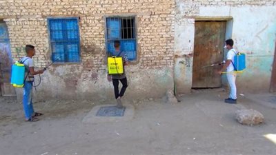 تعقيم شوارع مدينة قفط بقنا في قنا لمنع انتشار فيروس كورونا المستجد | صور