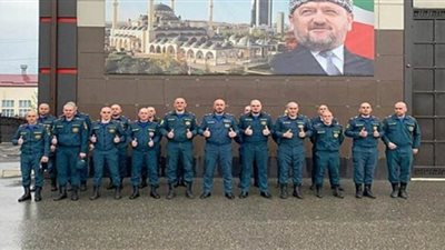 رجال الطوارئ بالشيشان يحلقون رؤوسهم أسوة بقديروف في زمن كورونا