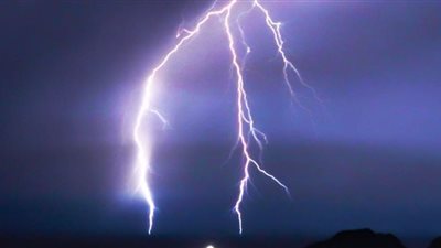 البرق يقتل 10 أشخاص في الهند