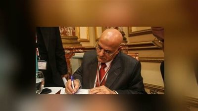 برلماني: يطالب بتغطيات تأمينية للأطباء والممرضين في المستشفيات