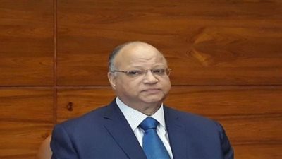 محافظ القاهرة يتابع إجراءات صرف المرحلة الثانية من منحة العمالة غير المنتظمة 