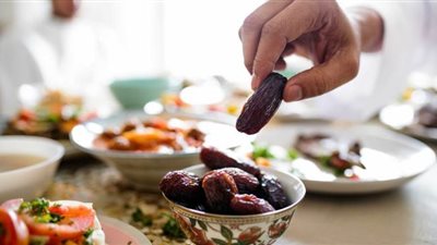 نصائح غذائية للاستمتاع بشهر رمضان بدون مشاكل بالجهاز الهضمي