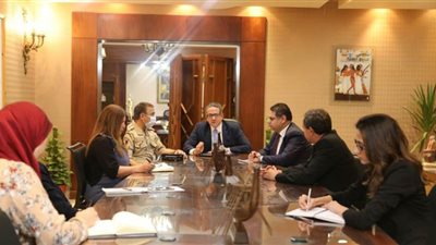 وزير السياحة والآثار يناقش أعمال تنظيم حفل افتتاح المتحف المصري الكبير