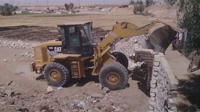 إزالة 10 مباني و47 حالة تعد على أملاك الدولة والأراضي الزراعية في قنا | صور