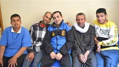 بالزغاريد والهتافات.. لحظة استقبال متعاف من فيروس كورونا بالشرقية | صور