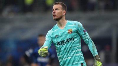 فالنسيا وريال بيتيس  يتصارعان على ضم حارس برشلونة