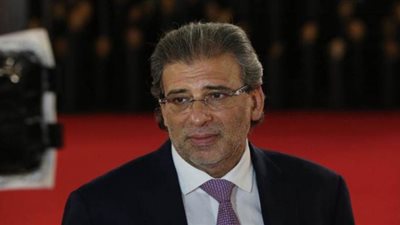 خالد يوسف يشيد بالمخرجة كاملة أبو ذكري وفريق عمل 100 وش