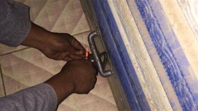 لحظة تشميع 4 محال تجارية بالشرقية بسبب 