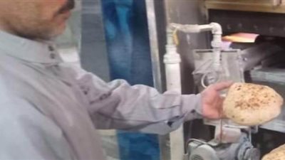 صاحب مخبز يتبرع بـ 1000 رغيف للأهالي بالحجر الصحي في شبرا الخيمة