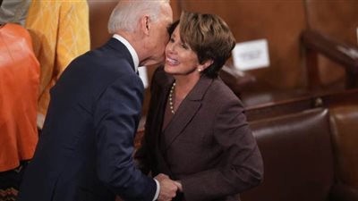 رئيسة مجلس النواب الأمريكي تعلن تأييد جو بايدن لخوض انتخابات الرئاسة