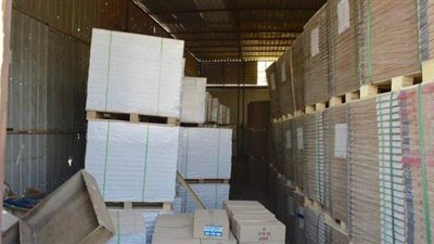 ضبط 480 عبوة كحول مجهول المصدر بمخزن في شبرا الخيمة