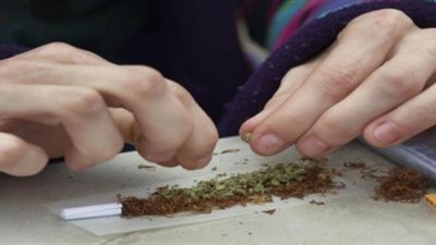 إحالة سائق لمحكمة الجنايات بتهمة حيازة حشيش بالظاهر