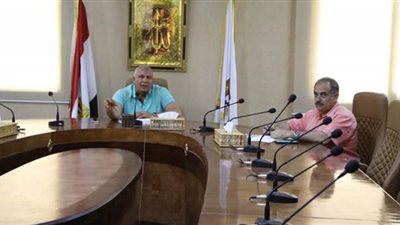 محافظ الوادي الجديد يلتقي نواب البرلمان وممثلي النقابات والغرفة التجارية | صور