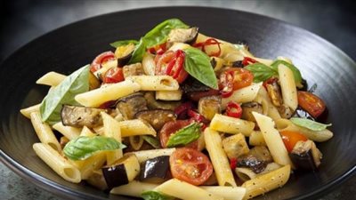 طريقة تحضير المكرونة بالباذنجان | فيديو