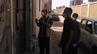 وفد من وزارة الصحة والطب الوقائي يتابع حالات المخالطين لمصابي كورونا بقنا | صور