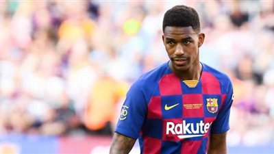 ظهير برشلونة يرفض كل العروض للبقاء مع البرسا