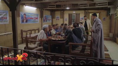 اتنين في الصندوق الحلقة 6.. البغدادي يقيم وليمة لكسب أصوات الزبالين في صراع النقابة | فيديو