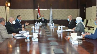 وزير الإسكان يتابع مشروع تنمية الساحل الشمالي الغربى