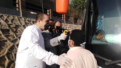 الوادي الجديد تلزم شركات النقل الجماعي بتسجيل بيانات المسافرين وتوفير كمامات