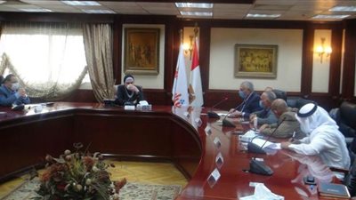 نيفين جامع: توجيهات رئاسية بوضع حلول بمجال صيد الأسماك