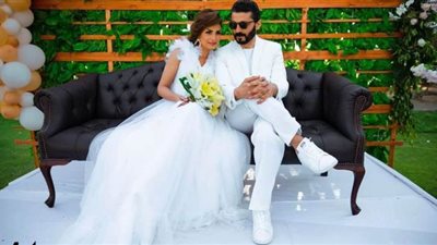 منة فضالي بفستان الزفاف مع خالد النبوي في كواليس 