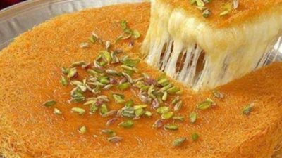 طريقة عمل كنافة بالقشطة والفستق | فيديو